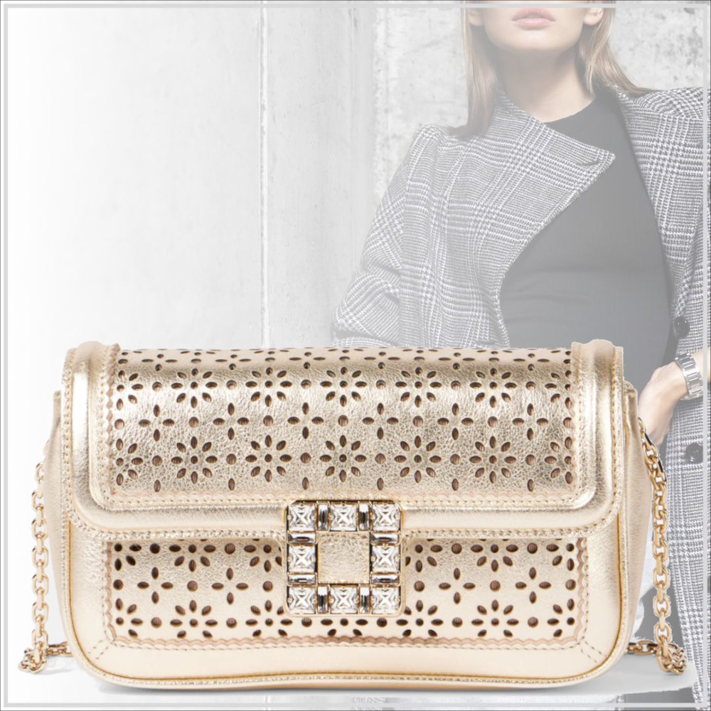 極上の輝き【Roger Vivier】ヴィヴレザーショルダーバッグ