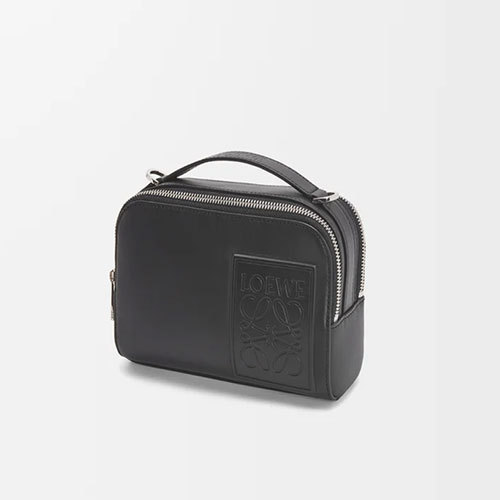 《 LOEWE 》クロスボディ カメラバッグ ミニ（サテンカーフ）