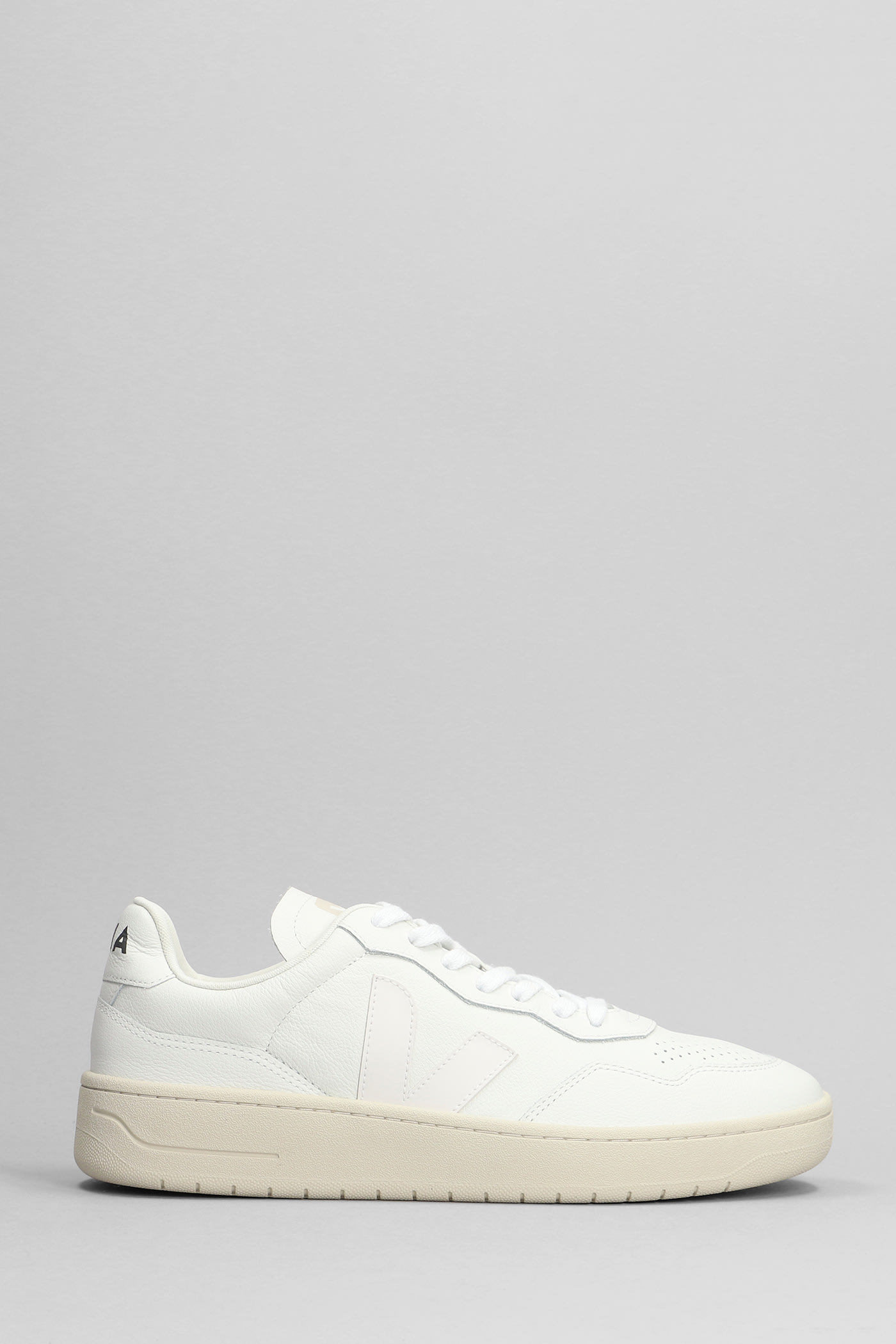 【送料&関税込】Veja V-90 Sneakers In White Leather