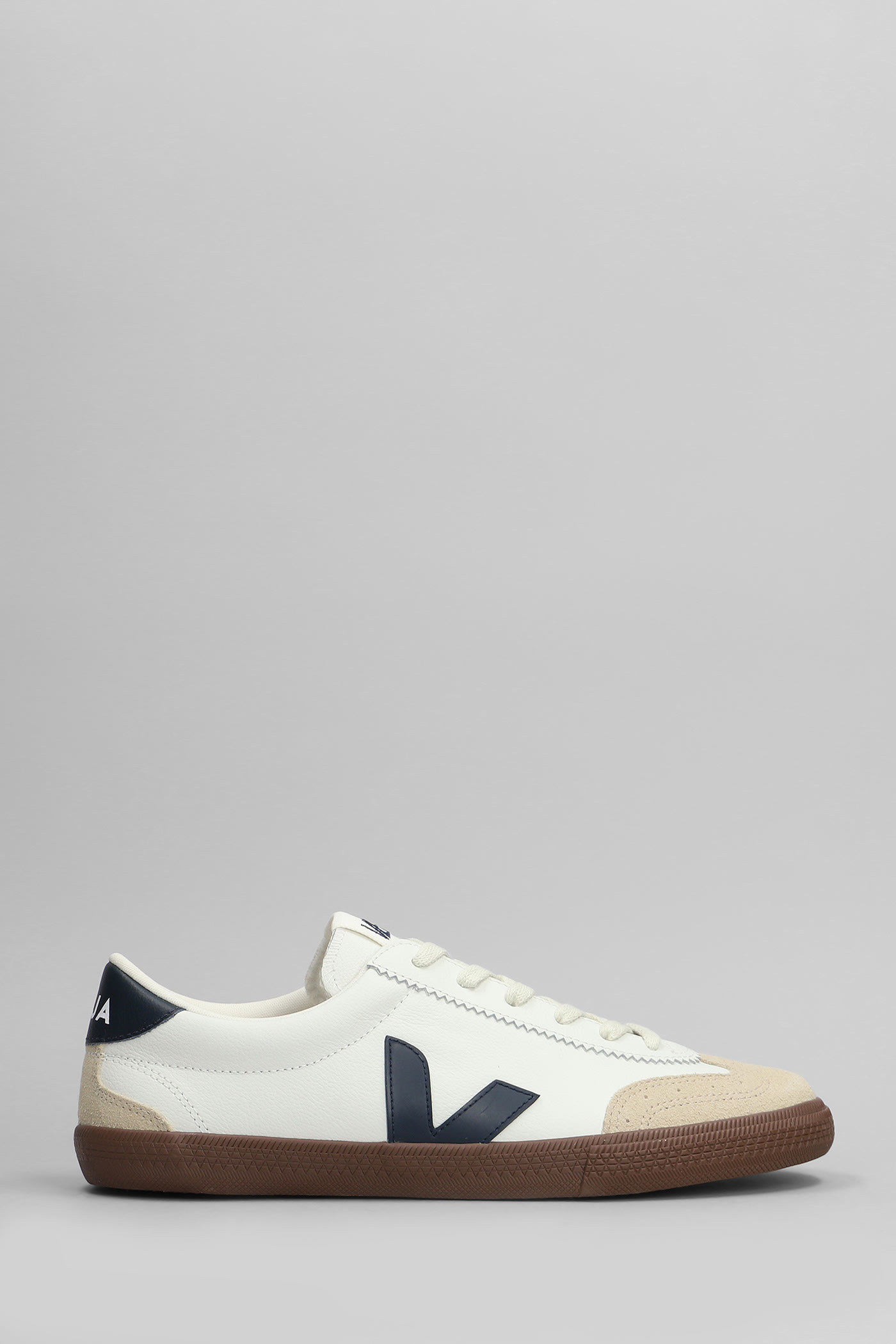 【送料&関税込】Veja Volley O.t. Sneakers In White Leather