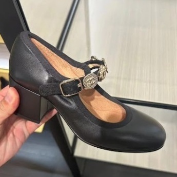 《つま先大人可愛く》CHANEL メリージェーン 花柄ビジュー