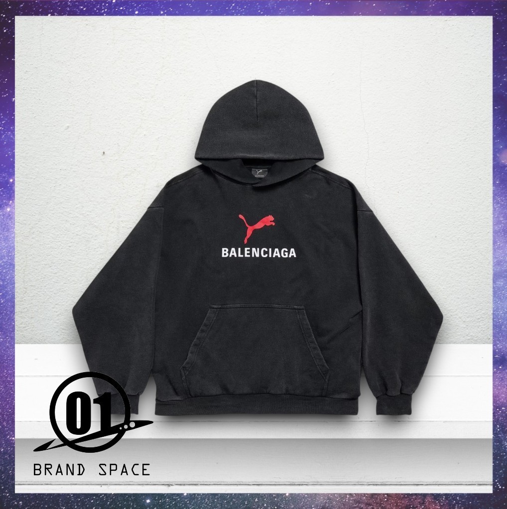 コラボ BALENCIAGA × プーマ ミディアムフィット パーカー