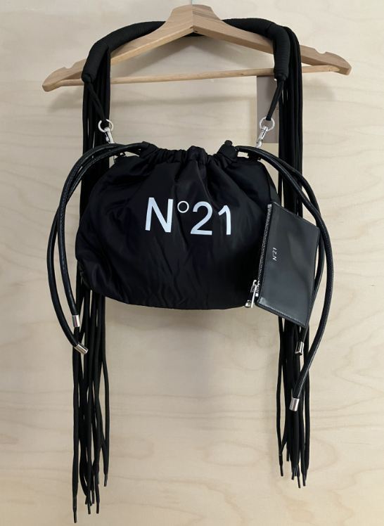 N°21 EVA フリンジ付き ナイロンショルダーバッグ 巾着型