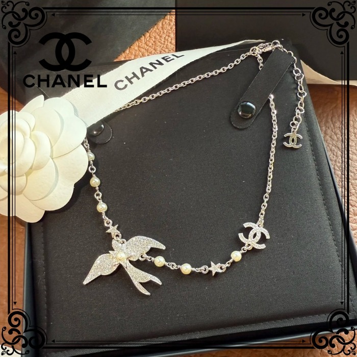 大きな鳥が印象的♪【CHANEL】個性派ロングネックレス