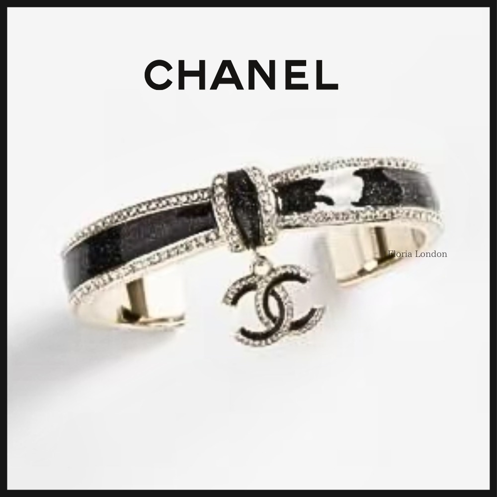 25B CHANEL◆揺れるCCロゴ シンプルでエレガント バングル