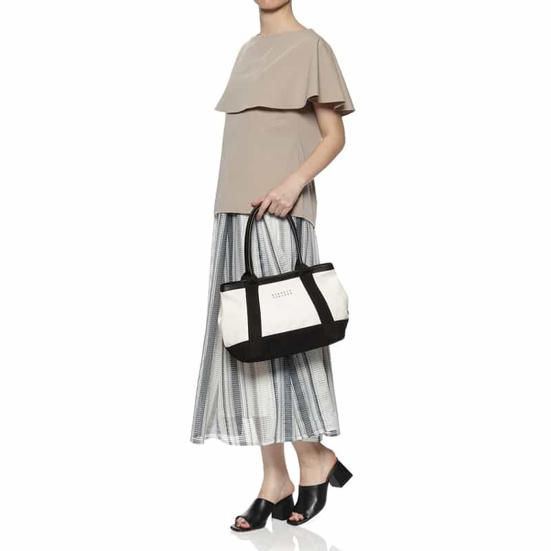【Barneys New York】\"BARNEYS\" ロゴ入りキャンバスバッグ