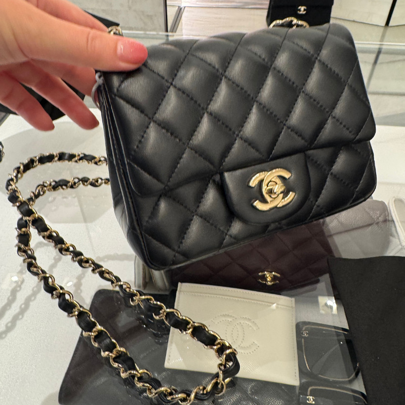 ★レア入荷 永遠の定番★【CHANEL】スクエアマトラッセ A35200