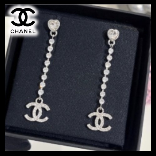 耳元で輝く☆揺れるハート♪【CHANEL】ロングピアス CCロゴ