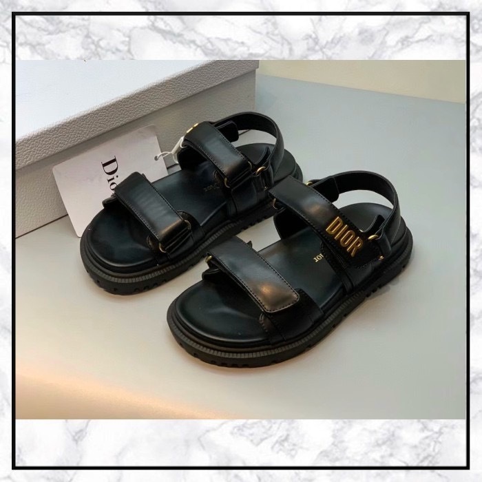 適度なヒールとシンプルさが◎Dior Dioract ラムスキン サンダル