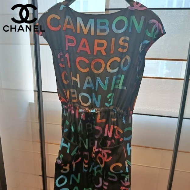 《ポップに大人カラフル》CHANEL 夏をモダンに ワンピース