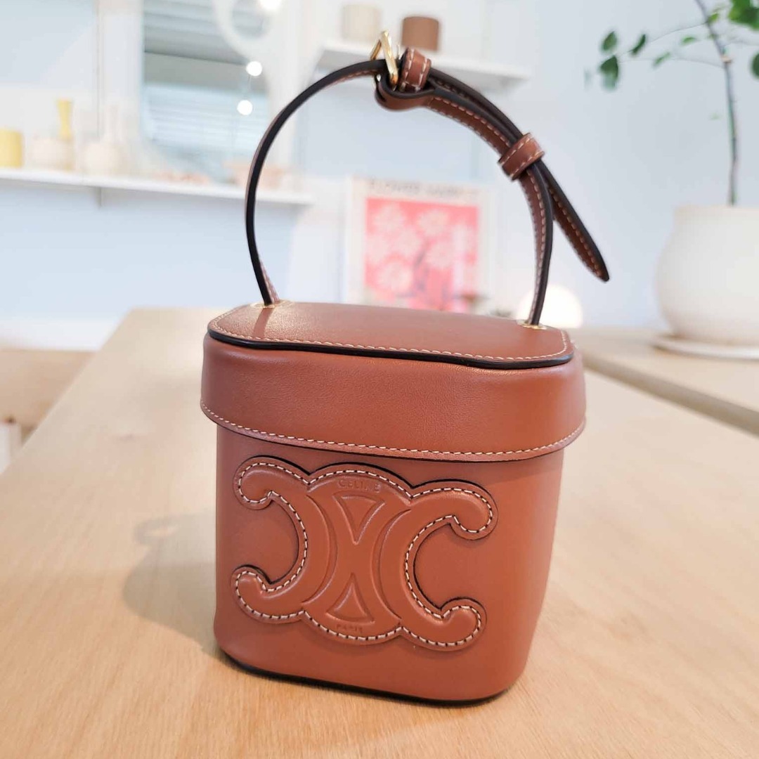 直営店‐CELINE‐ Triomphe ボックス キュイル バッグ ミニ