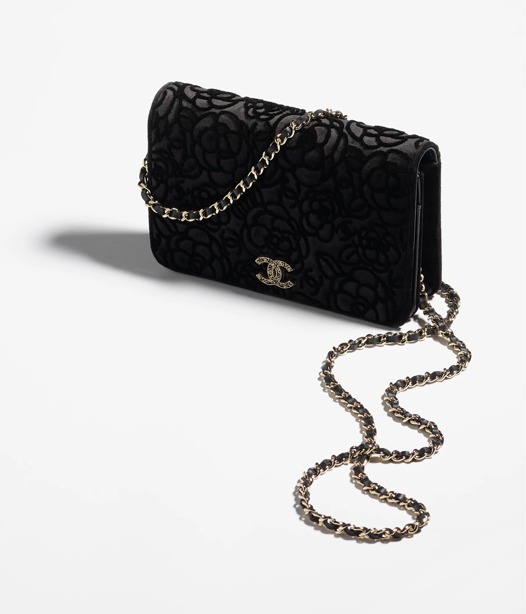 《CHANEL》柔らかな光を纏う ウォレット オン チェーン