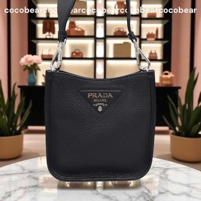 ヴィンテージ☆プラダ☆レザー三角ロゴミニショルダーバッグ