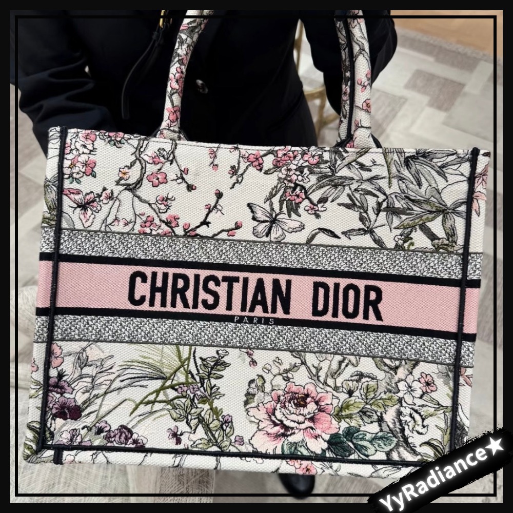 【乙女心を掴む上品さ♡】DIOR BOOK TOTE ミディアム
