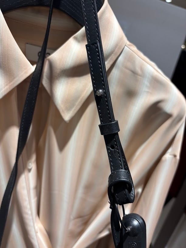 “COS” ハーフムーンレザークロスボディBAG