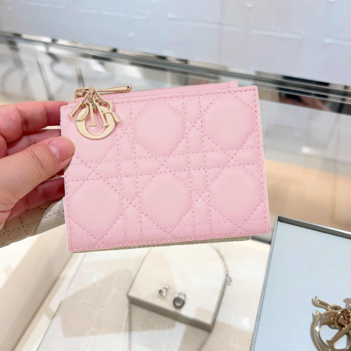 【DIOR】Lady Dior Dahlia レディディオール 2つ折り 財布