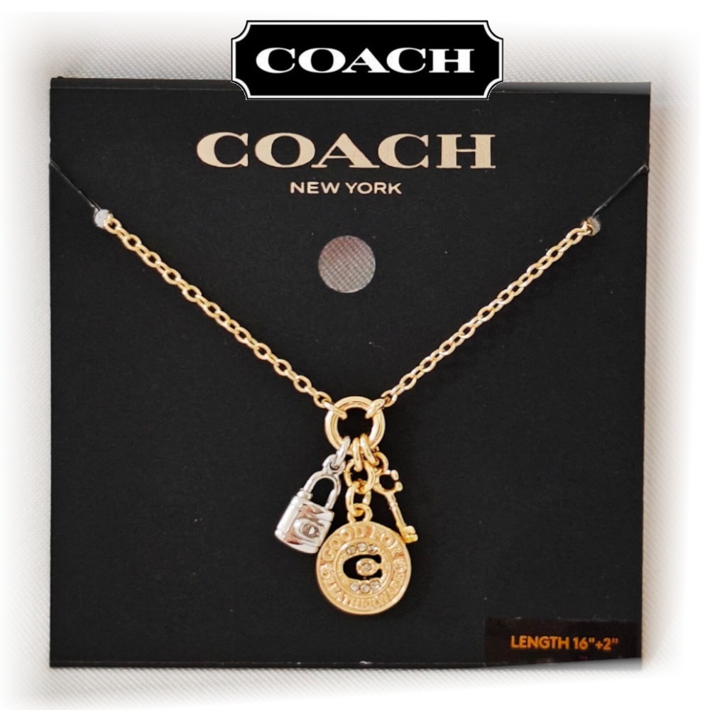 【COACH】プレゼントにも！マルチチャームペンダントネックレス