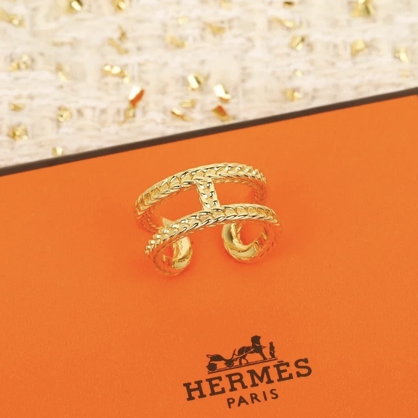 上品でエレガント【HERMES】《Chaine d'ancre Danae》PM リング