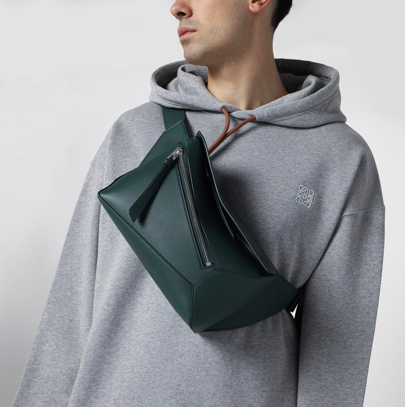 【洗練と遊び心】LOEWE《パズル ベルトバッグ》