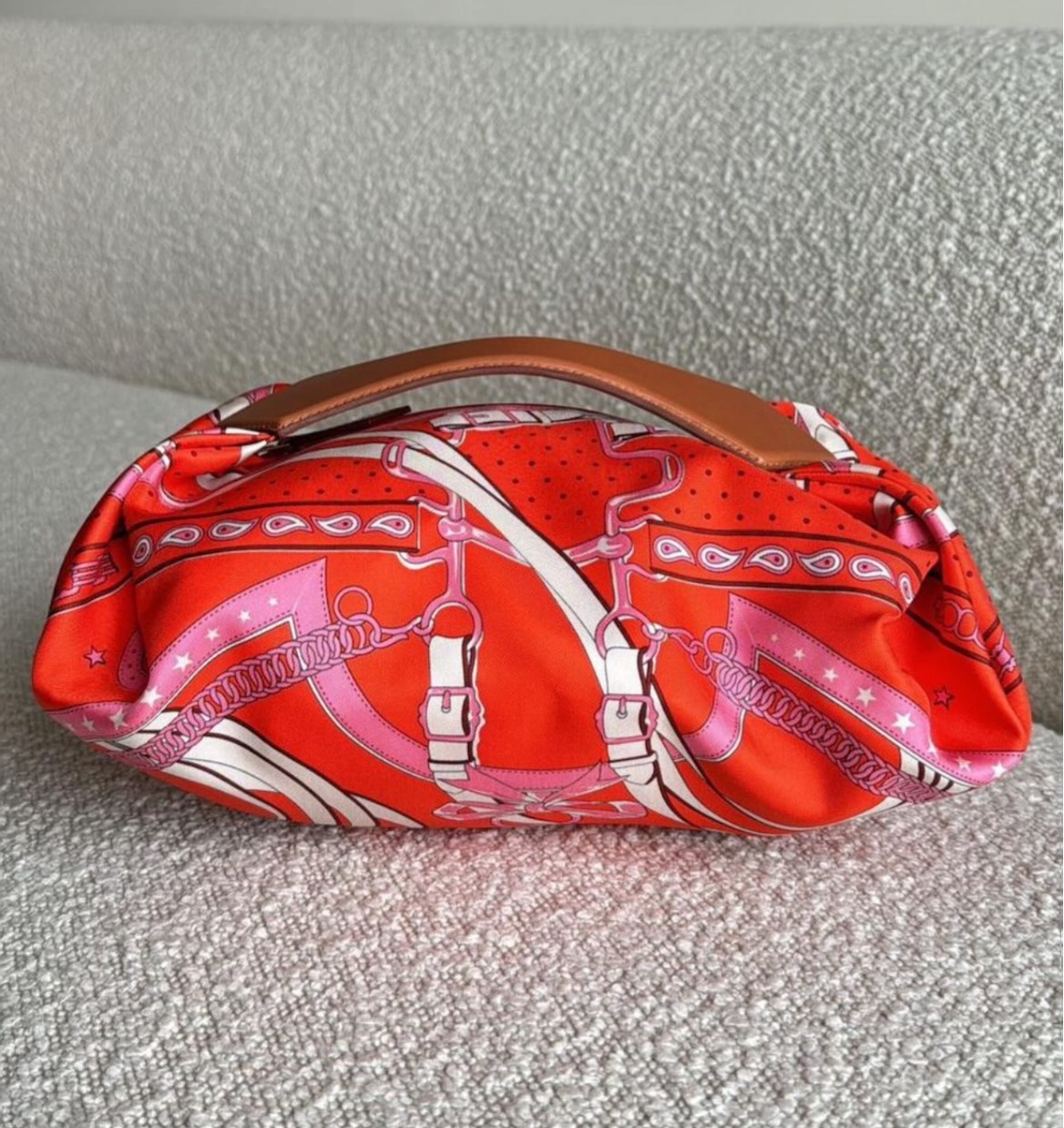 差し色で持ちたい☆ HERMES《バルソワ》シルク バッグ
