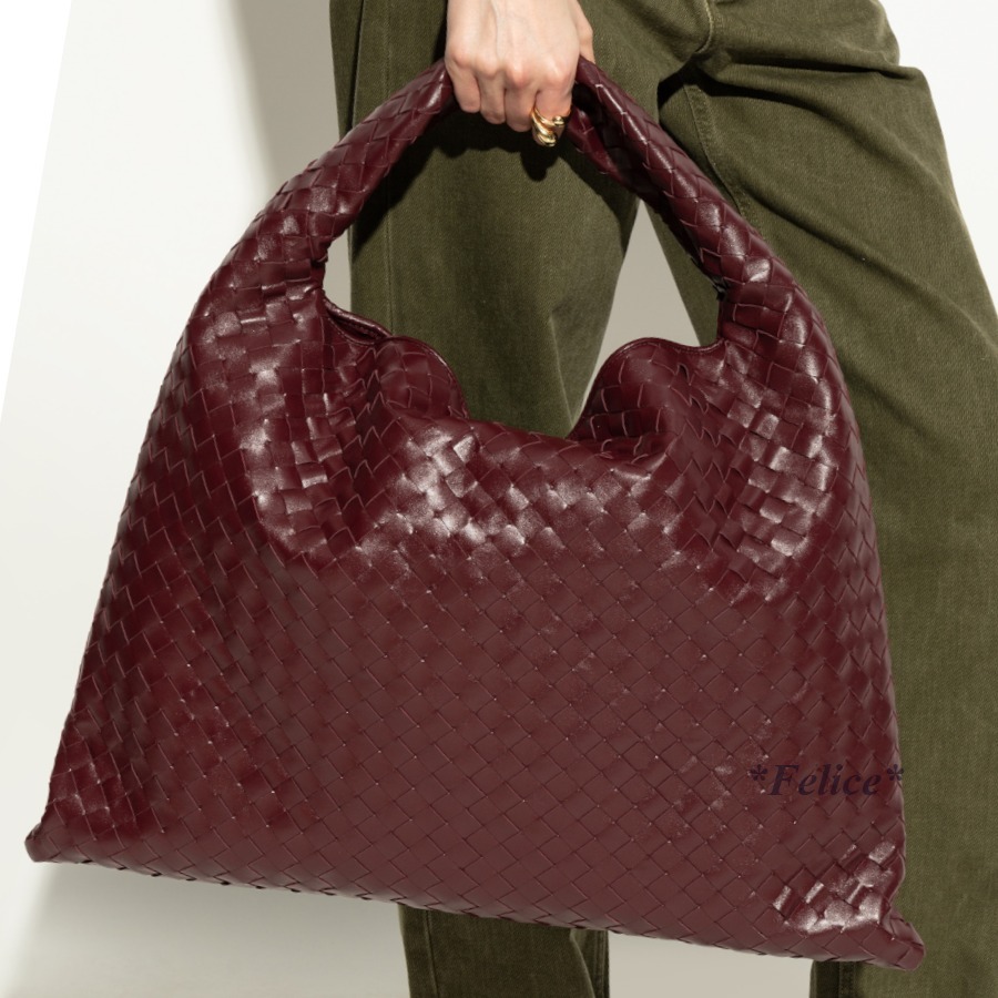 BOTTEGA VENETA ◆ ラージ ホップ ショルダーバッグ