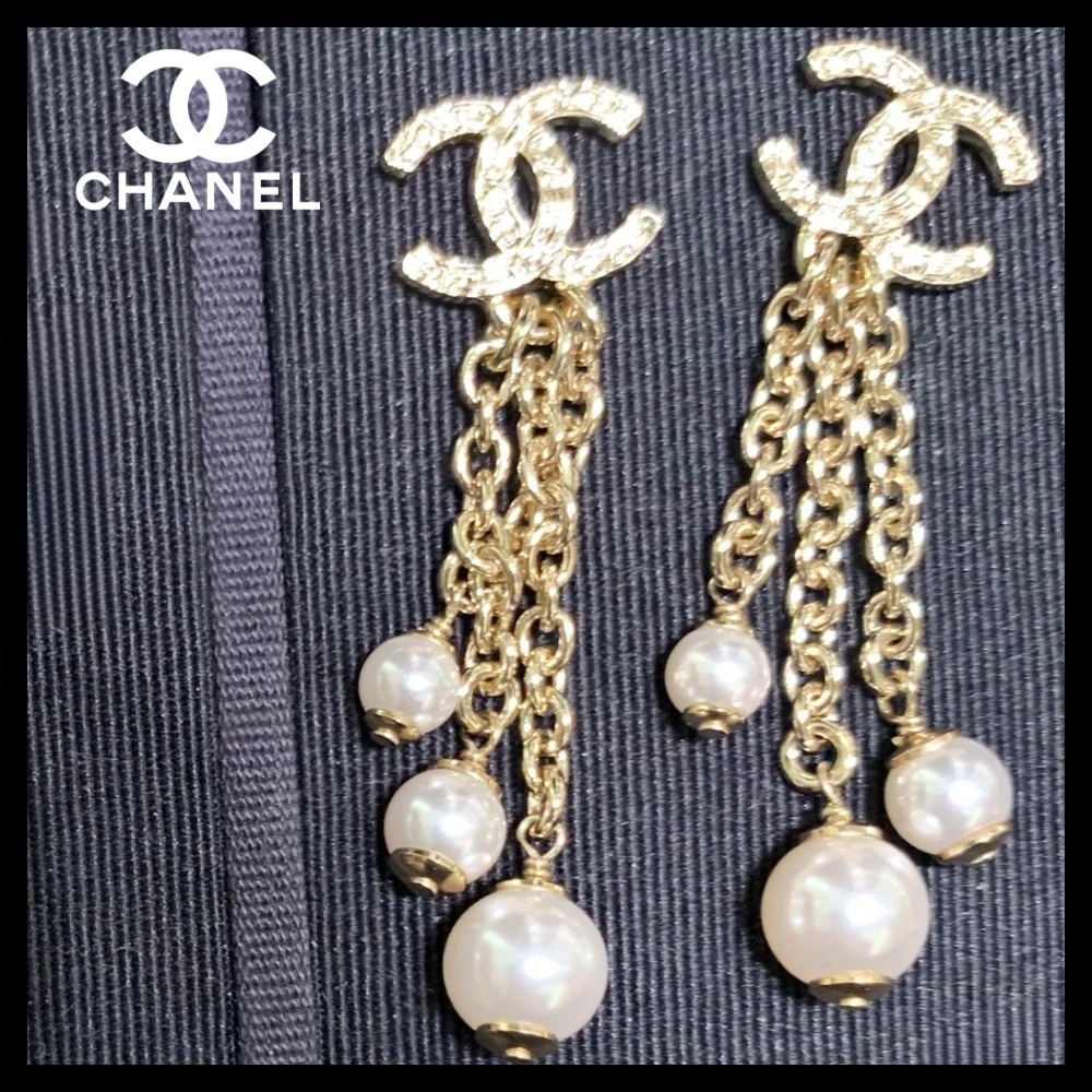 耳元で揺れるパールの輝き☆【CHANEL】ピアス パール