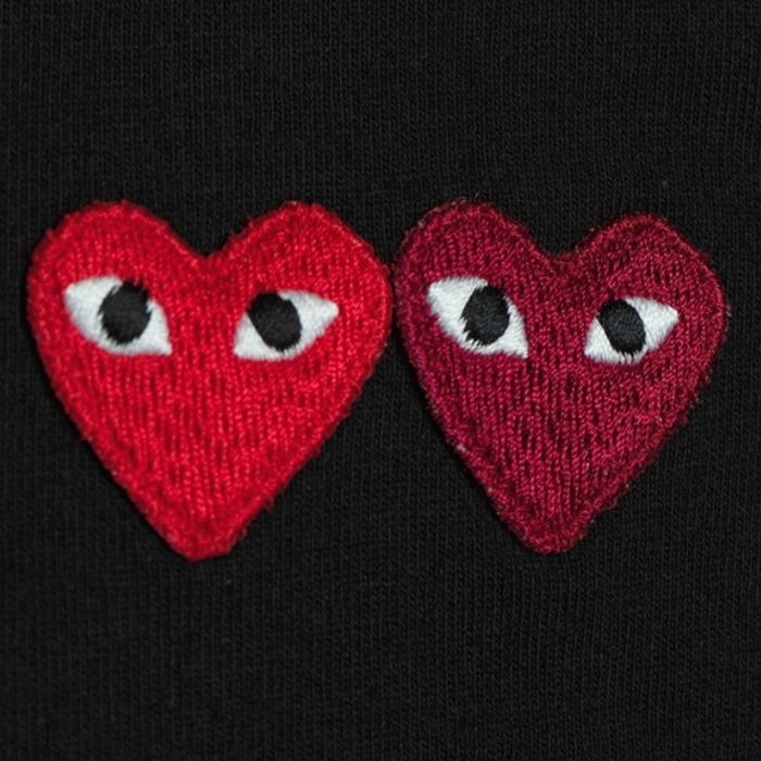 遊び心《COMME des GARCONS PLAY》ダブルハートパッチTシャツ