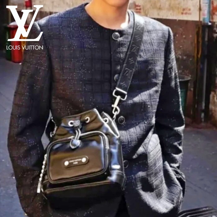 《モノクロームのコントラストがクール》LV ノエ カーゴバッグ