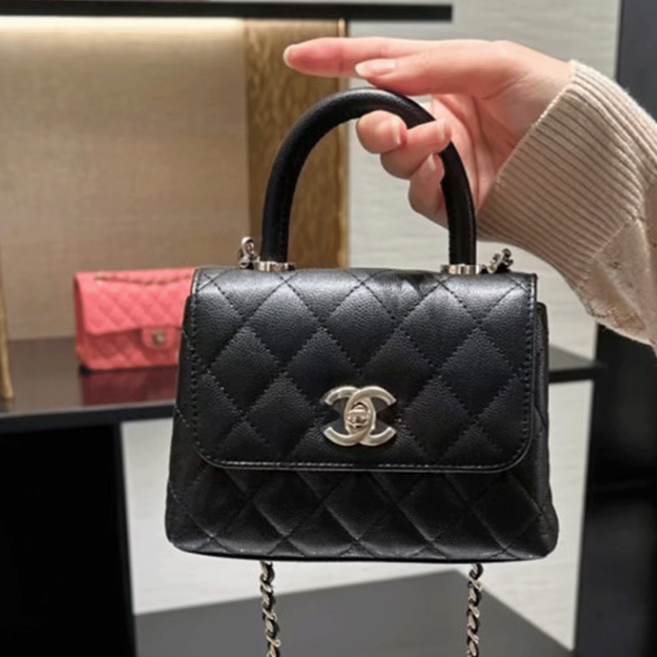 品と可愛さが同居する♡【CHANEL】ココハンドルミニ 14.5cm