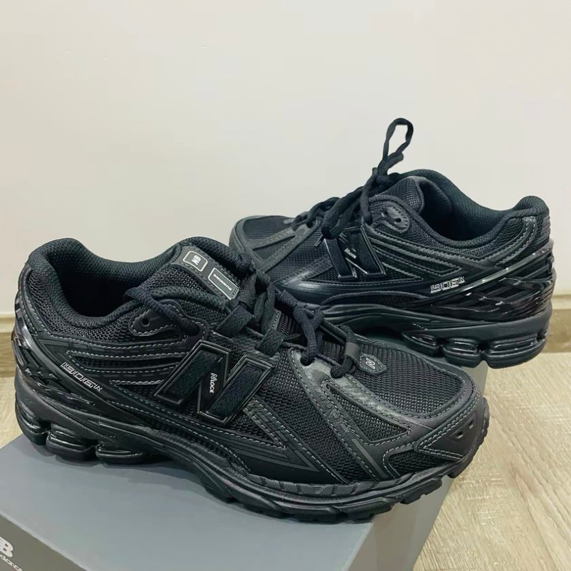 ニューバランス New Balance 1906R ★男女兼用★