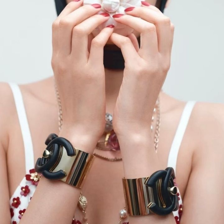 《力強く、美しく。》CHANEL 2024/25年 コレクション バングル