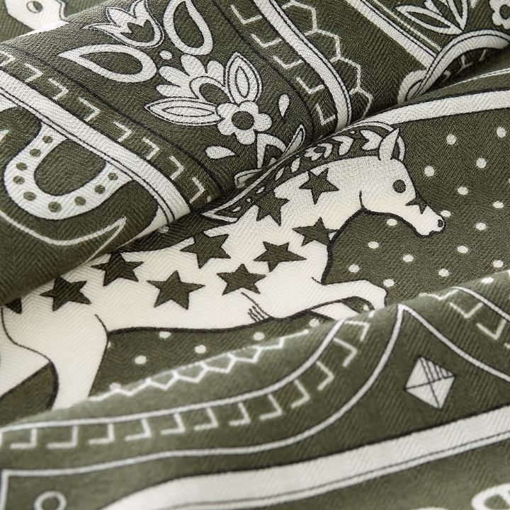 《心躍る、シルク。》HERMES Cheval de Coeur Bandana shawl 140