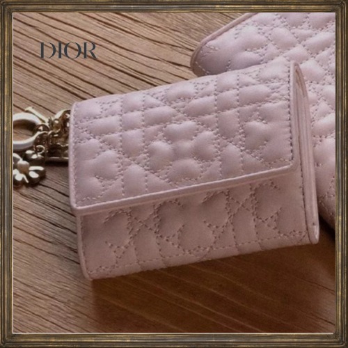 周りと差がつく！! 【日本限定】Lady Dior Lotus ウォレット