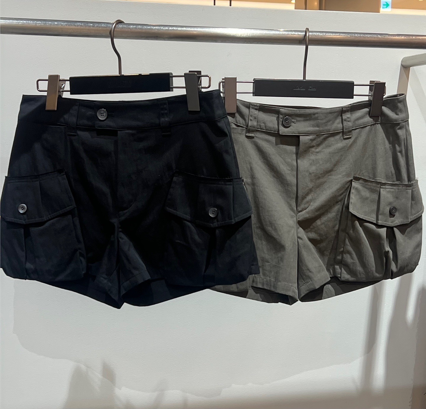 【MATIN KIM】BIG POCKET VOLUME SHORTS