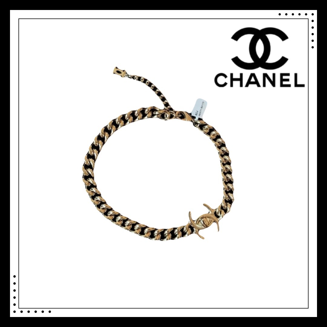 CHANEL《ターンロックがかっこいい》バングル ブレスレット