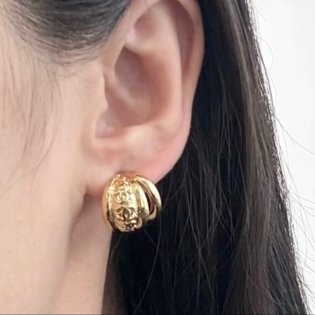 CHANEL《フープがかわいい》ピアス