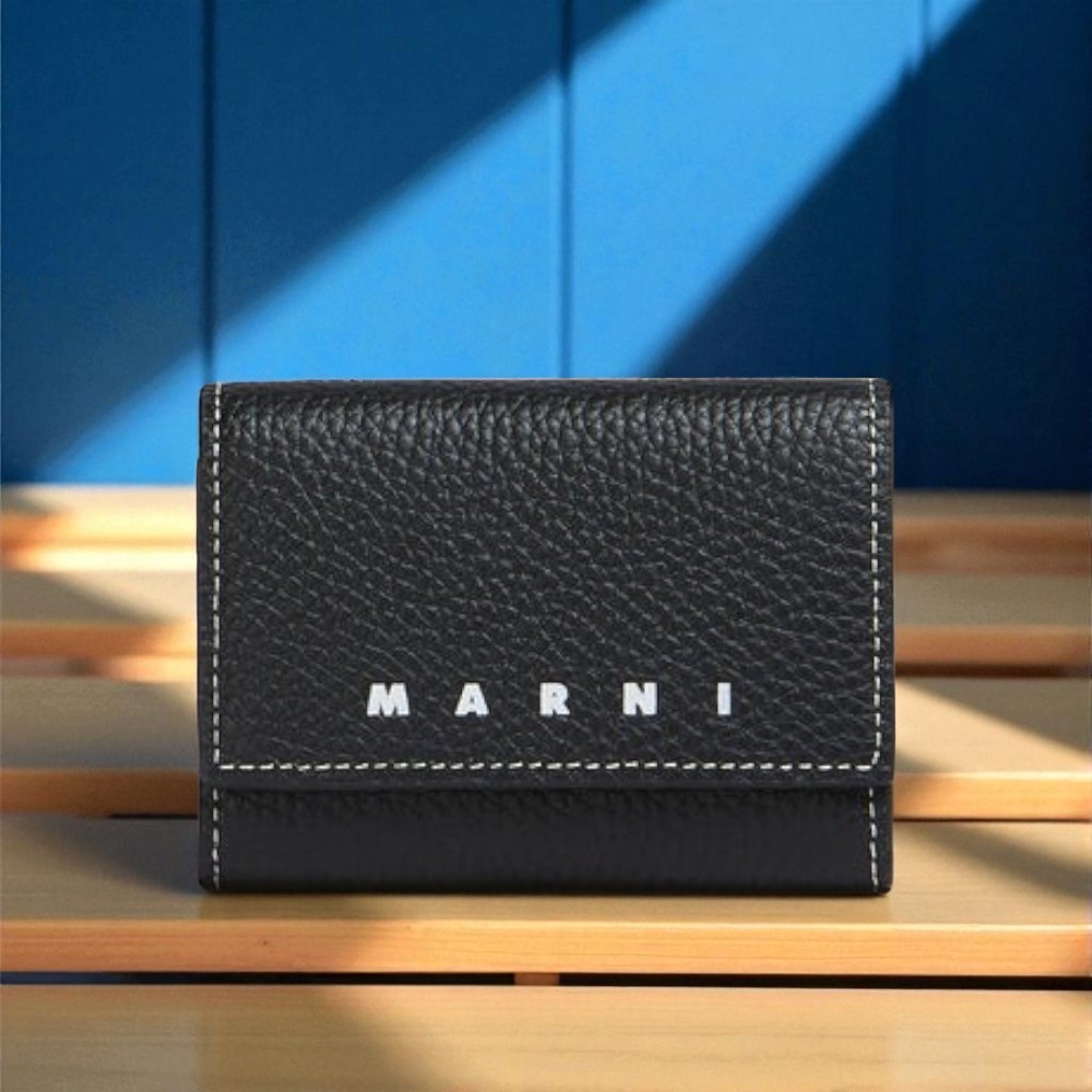 洗練と遊び心を掌に【MARNI】三つ折りレザー キーウォレット