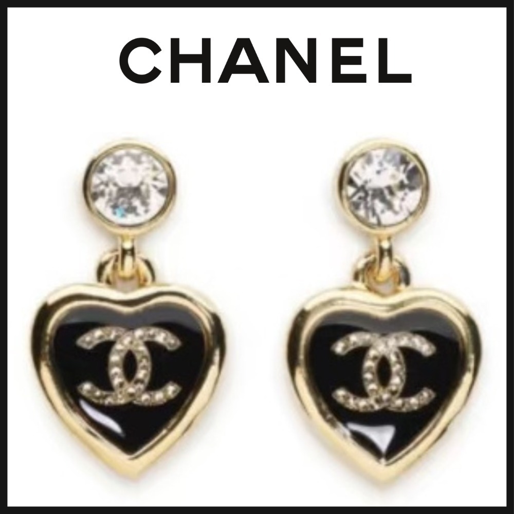 25B CHANEL《キラキラ揺れるクールなブラックハート》 ピアス