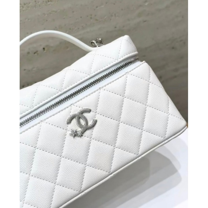 《サイズ感も可愛い♥25B》CHANEL バニティケース