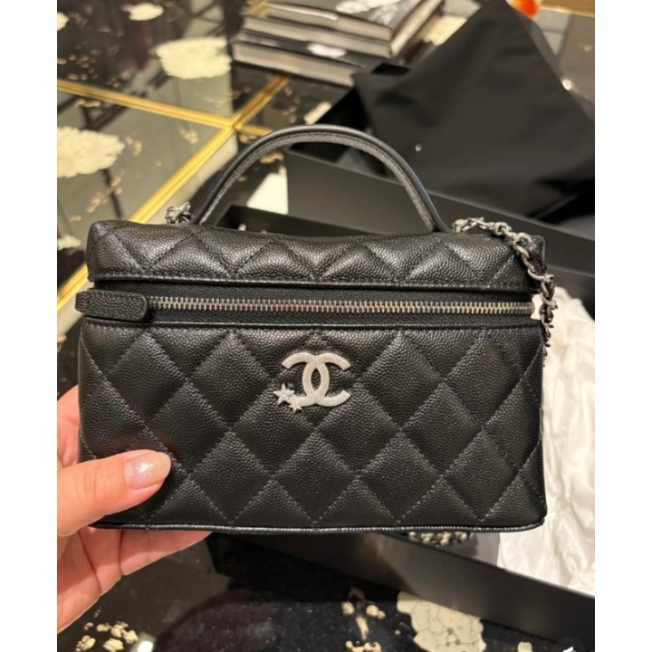 《サイズ感も可愛い♥25B》CHANEL バニティケース