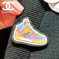 《かわいい》CHANEL ブローチ スニーカー ローラースケート 24c
