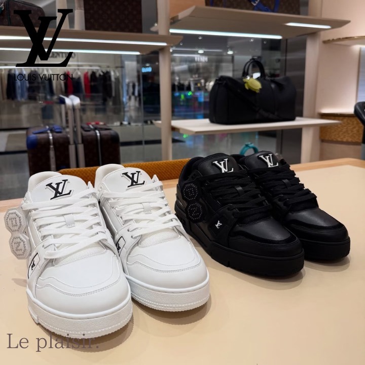 【季節問わず楽しめる一足】Louis Vuitton トレイナースニーカー