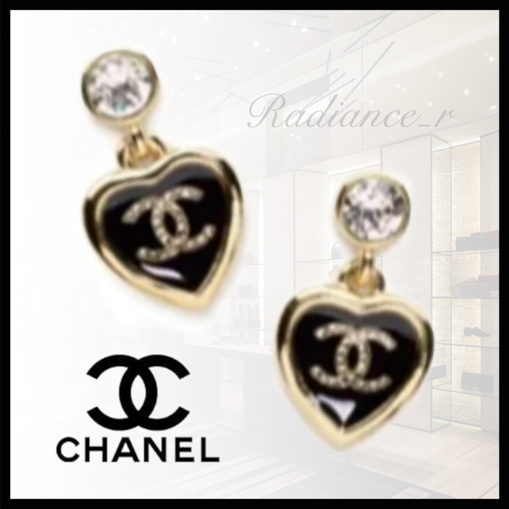 【新作☆揺れるピアスで上品顔に】CHANEL ハート×ロゴ ピアス
