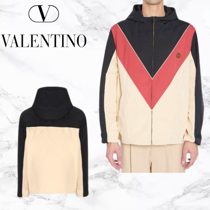 VALENTINO Vロゴパッチ ナイロン フード ウインドブレーカー