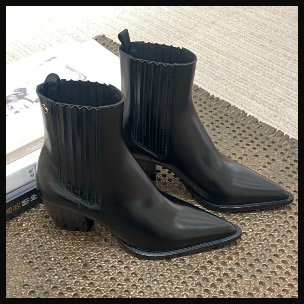 【エナメルがお洒落なショートブーツ】Dior ショートブーツ