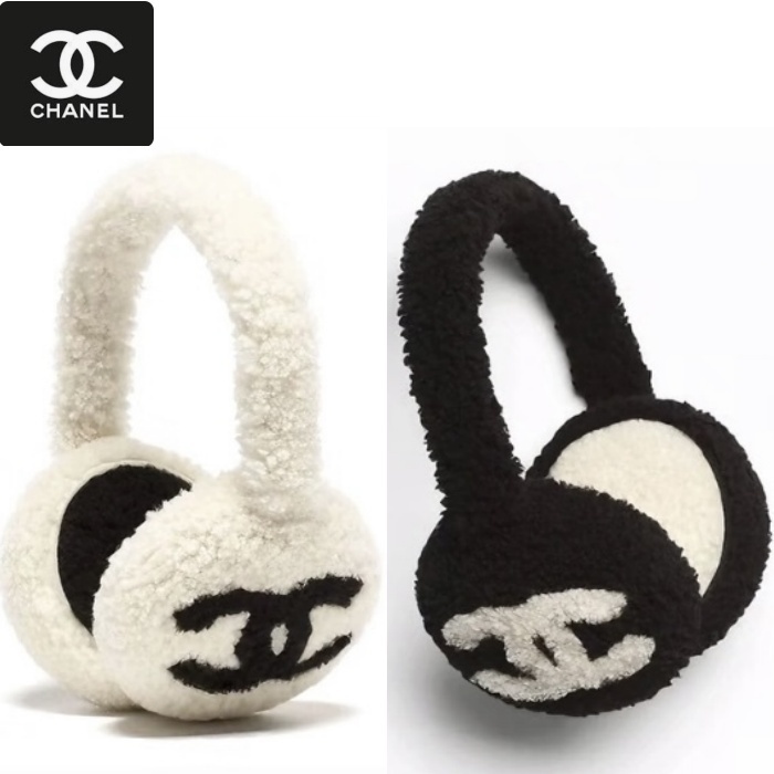 ロゴが映える大人可愛い冬アイテム♡【CHANEL】イヤーマフ