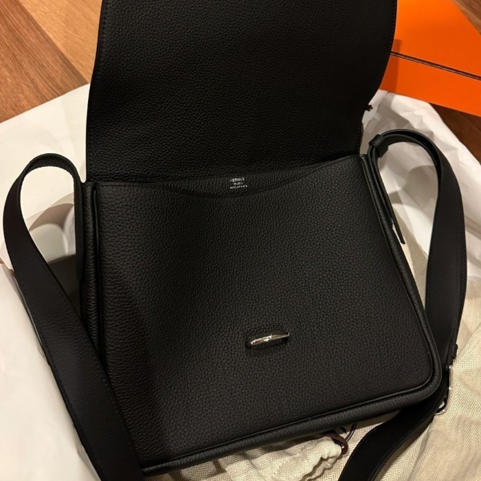 《洗練された実用美》HERMES スティーブライトジュニア ブラック