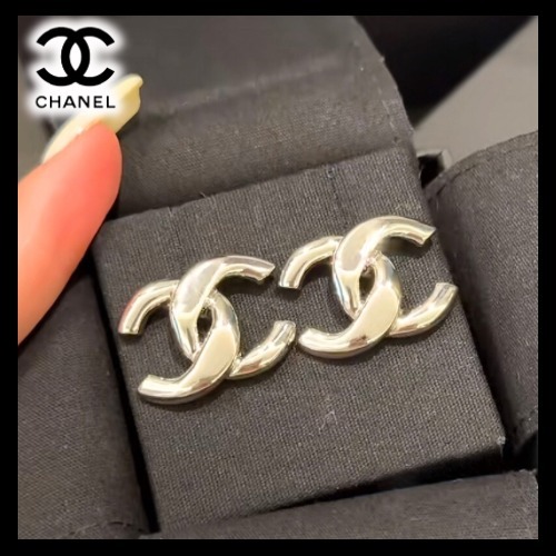 シンプル☆洗練された輝き【CHANEL】CCピアス ゴールド ABF588