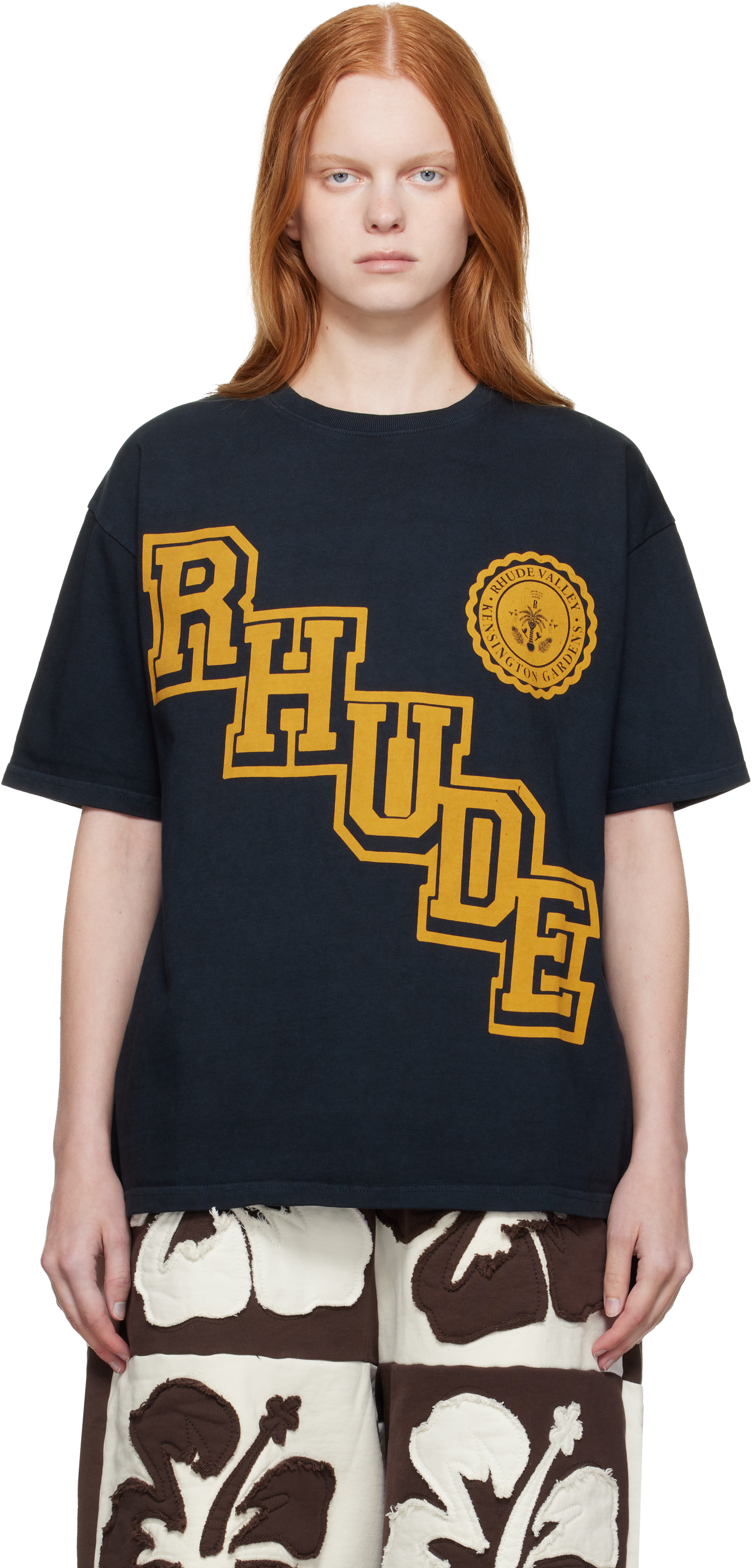 【関税込み】Rhude ブラック 'Rhude' Collegiate Crest Tシャツ