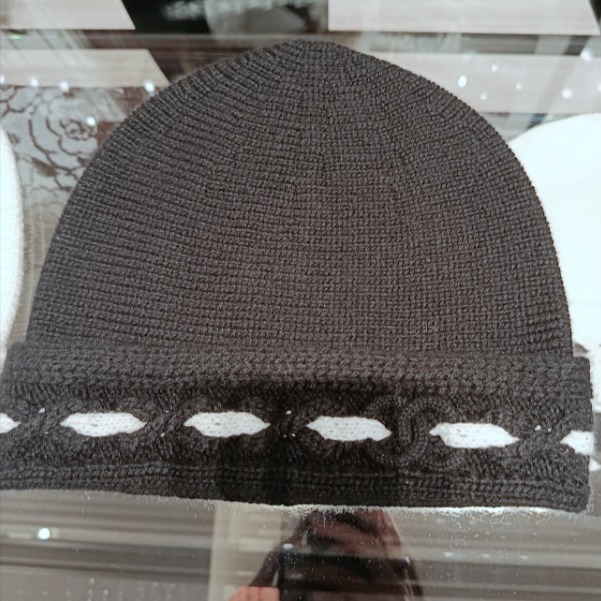 《編み感がかわいい♡》CHANEL ニット帽 CCロゴ 25a